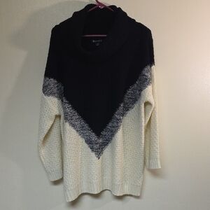 Roaman"s Women's Black and Cream Sweater #183